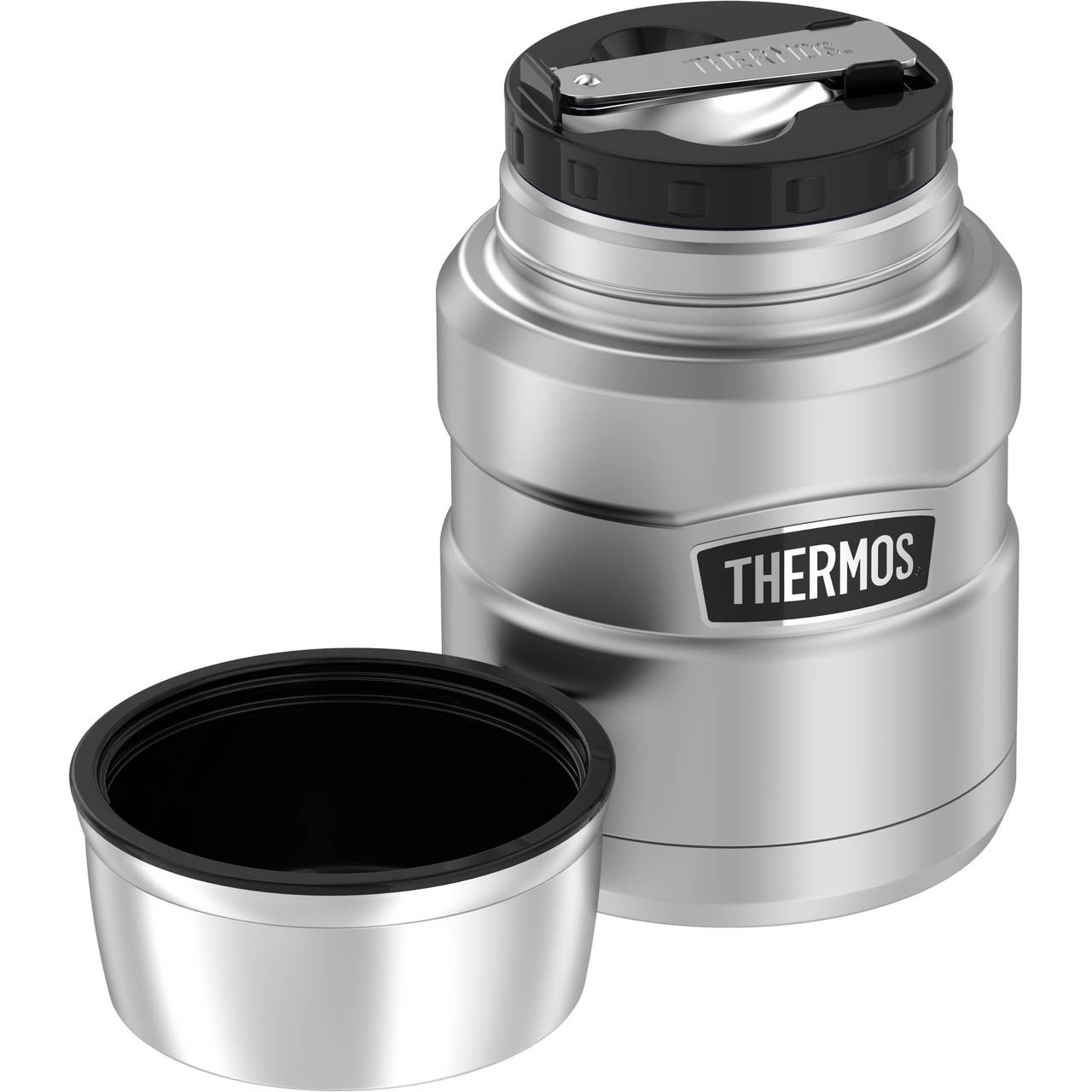 Auf dem Bild ist ein silberner Thermobehälter mit einem schwarzen Deckel zu sehen, auf dem der Schriftzug "THERMOS" steht. Daneben liegt ein abnehmbarer Teil, der möglicherweise als Schüssel oder Becher verwendet werden kann.