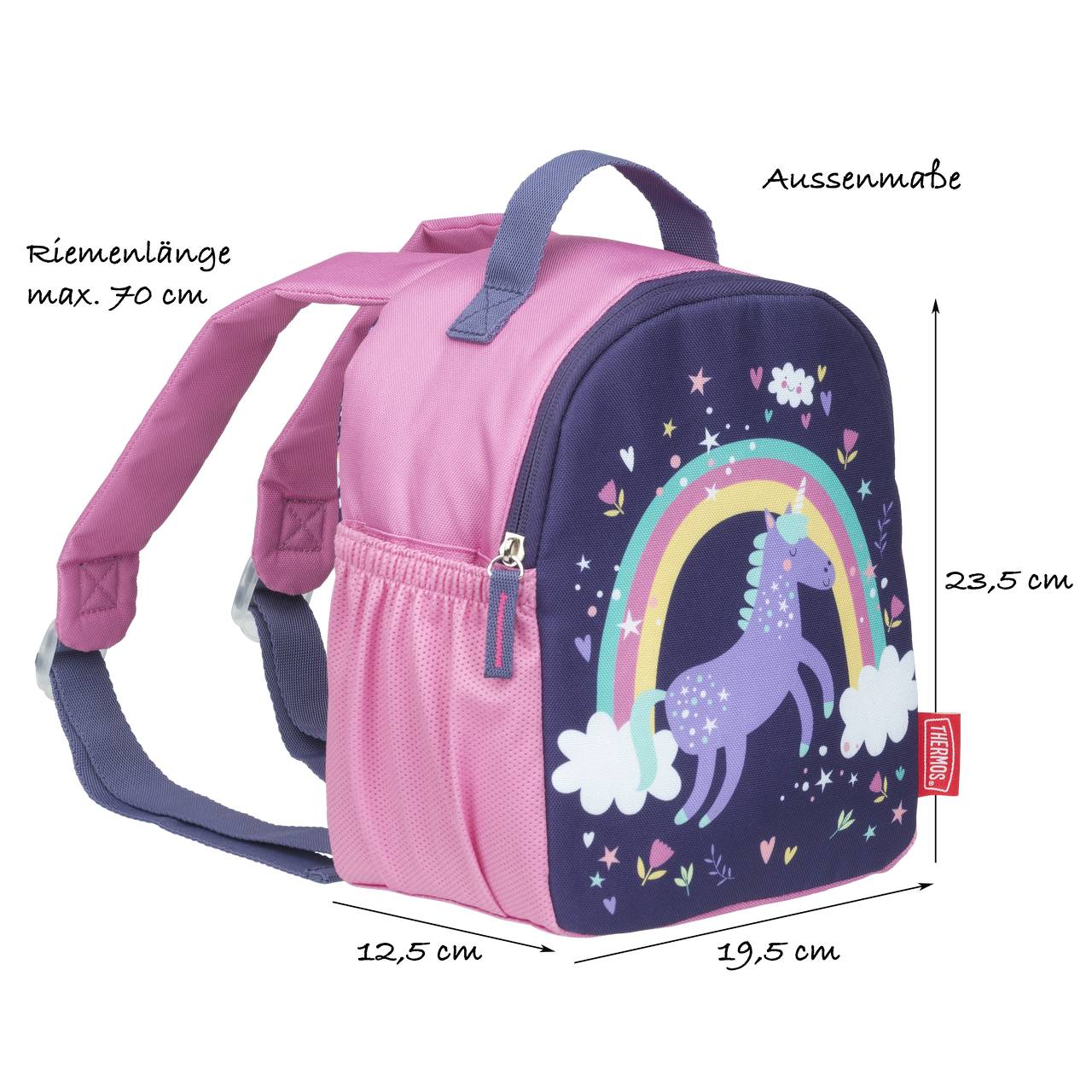 Der Kinderrucksack ist bunt mit einem Einhorn auf einem Regenbogen-Design, hauptsächlich in Pink und Lila. Um das Einhorn sind Wolken, Herzen und Sterne zu sehen. Es gibt Maße zur Größe des Rucksacks.