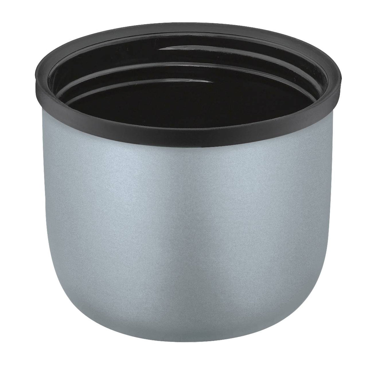 Das Bild zeigt eine silberne, zylindrische Thermoskanne mit einem schwarzen Ring unter dem Deckel. Die Kanne hat ein schlichtes, modernes Design ohne sichtbare Griffe oder Verzierungen.